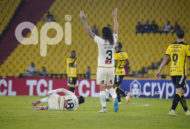 FBL-LIBERTADORES-BARCELONA-UNIVERSITARIO