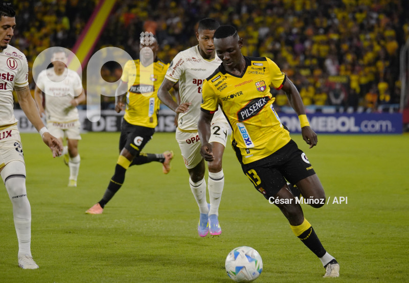 FBL-LIBERTADORES-BARCELONA-UNIVERSITARIO