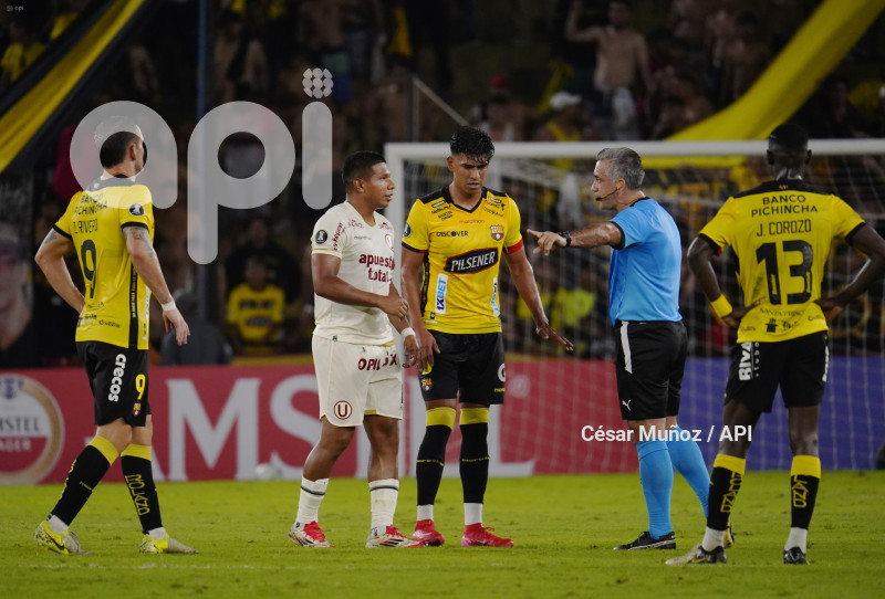 FBL-LIBERTADORES-BARCELONA-UNIVERSITARIO