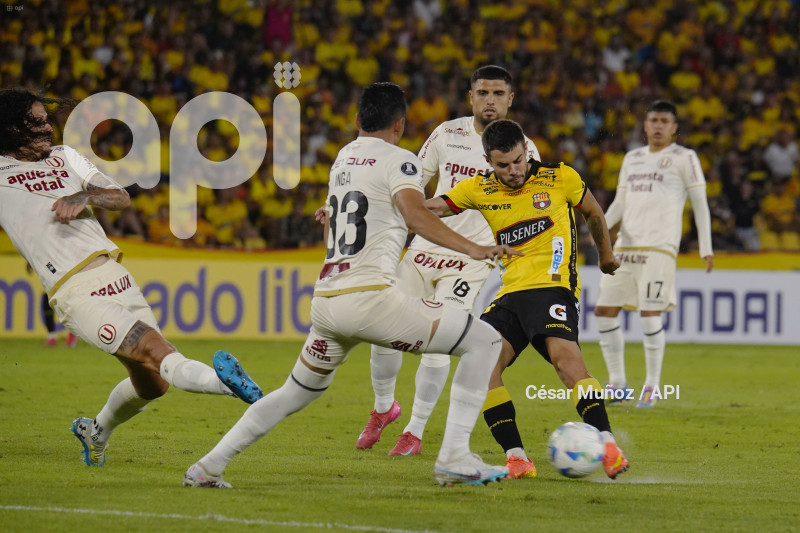 FBL-LIBERTADORES-BARCELONA-UNIVERSITARIO