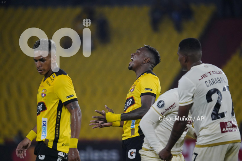FBL-LIBERTADORES-BARCELONA-UNIVERSITARIO