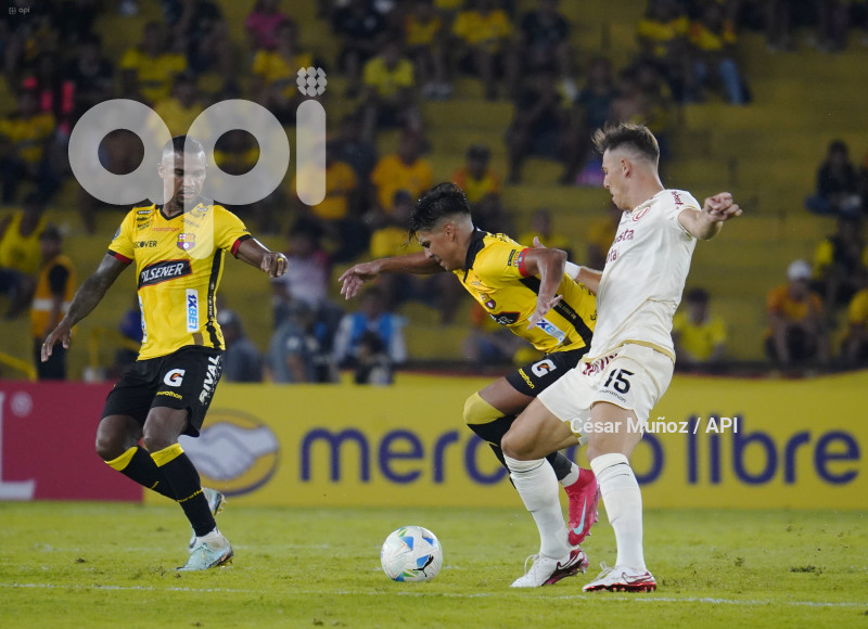 FBL-LIBERTADORES-BARCELONA-UNIVERSITARIO