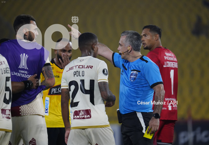 FBL-LIBERTADORES-BARCELONA-UNIVERSITARIO