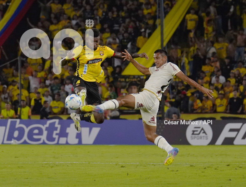 FBL-LIBERTADORES-BARCELONA-UNIVERSITARIO