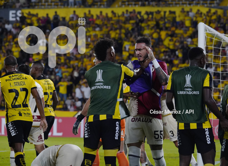 FBL-LIBERTADORES-BARCELONA-UNIVERSITARIO