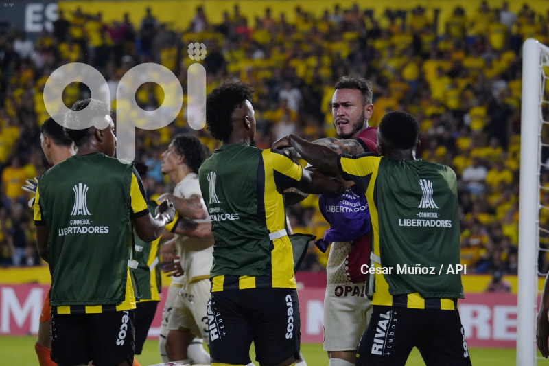 FBL-LIBERTADORES-BARCELONA-UNIVERSITARIO