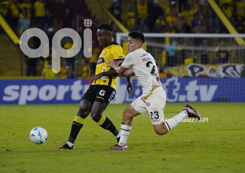 FBL-LIBERTADORES-BARCELONA-UNIVERSITARIO