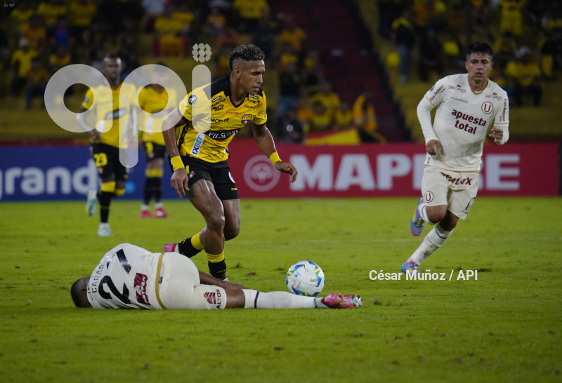 FBL-LIBERTADORES-BARCELONA-UNIVERSITARIO