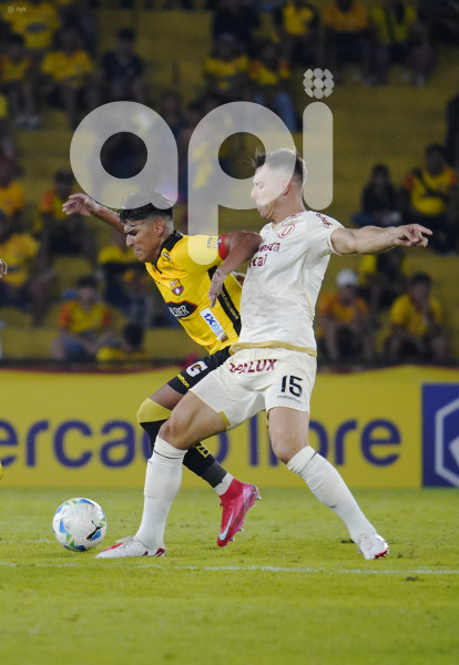 FBL-LIBERTADORES-BARCELONA-UNIVERSITARIO