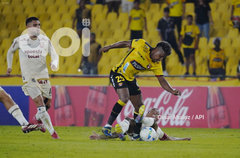 FBL-LIBERTADORES-BARCELONA-UNIVERSITARIO