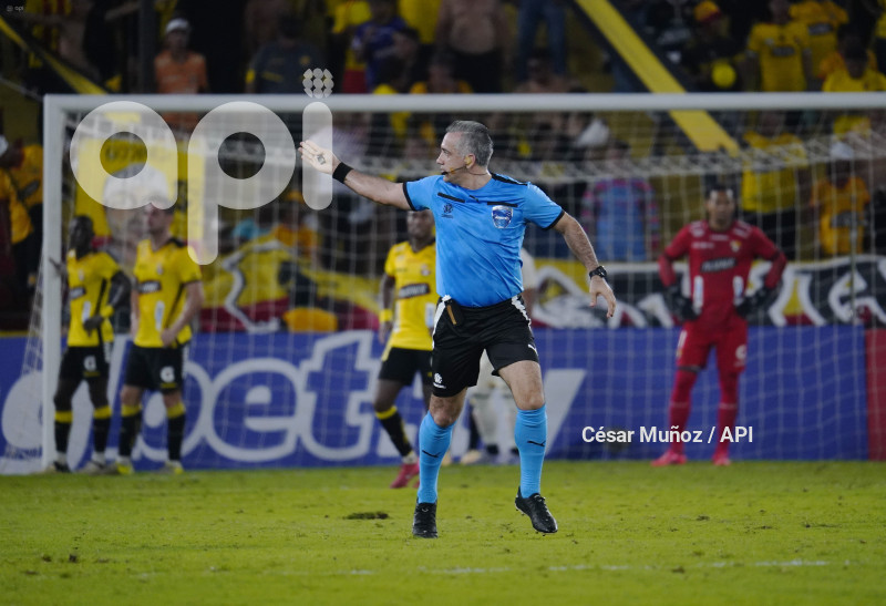 FBL-LIBERTADORES-BARCELONA-UNIVERSITARIO