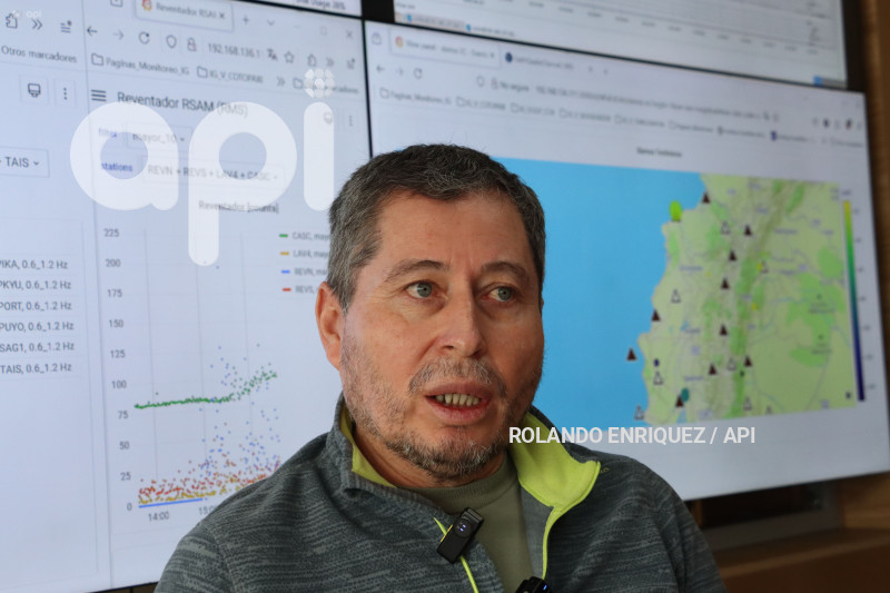 SANDRO VACA GEOFISICO SOBRE SISMO ESMERALDAS