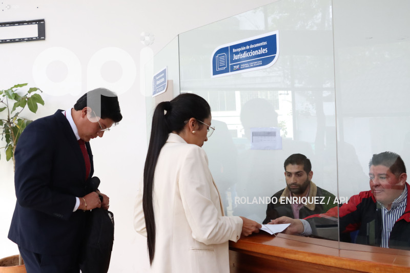 GISSELLA MOLINA DENUNCIA A LOURDES TIBAN