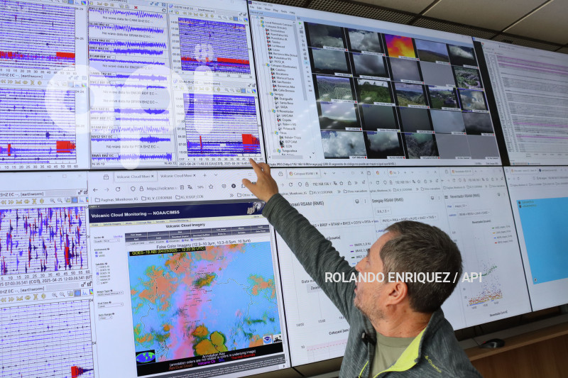 SANDRO VACA GEOFISICO SOBRE SISMO ESMERALDAS