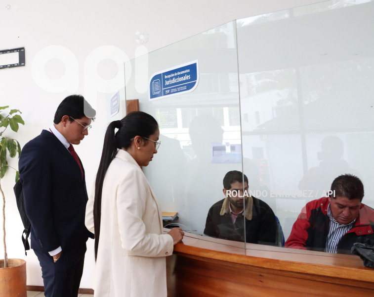 GISSELLA MOLINA DENUNCIA A LOURDES TIBAN