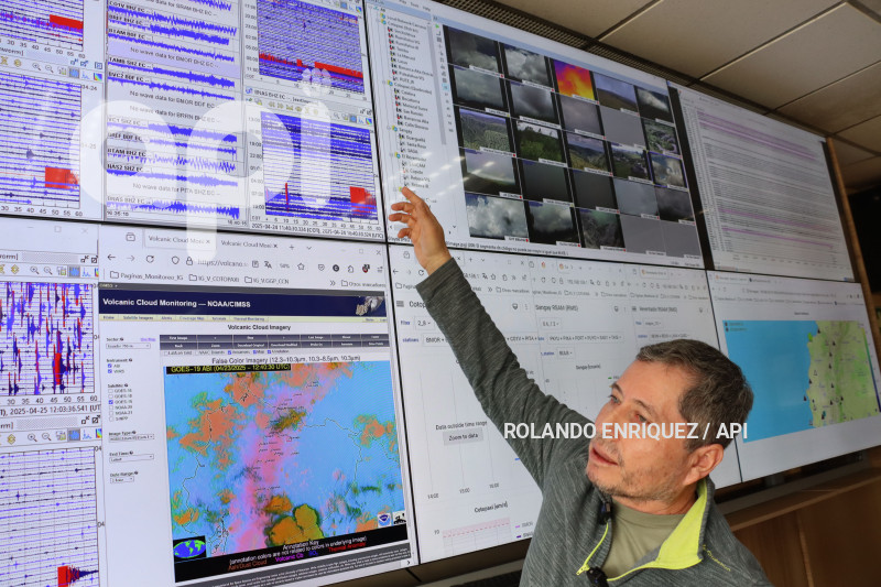 SANDRO VACA GEOFISICO SOBRE SISMO ESMERALDAS