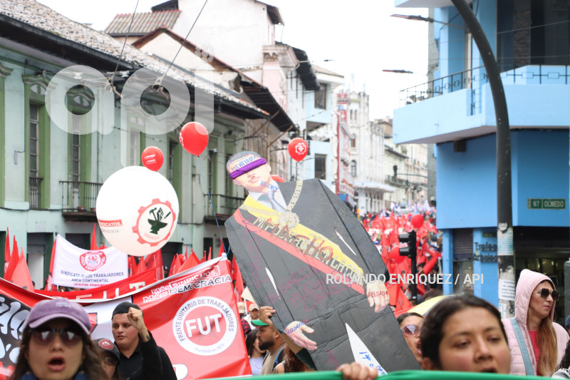 QUITO MARCHA 1 DE MAYO