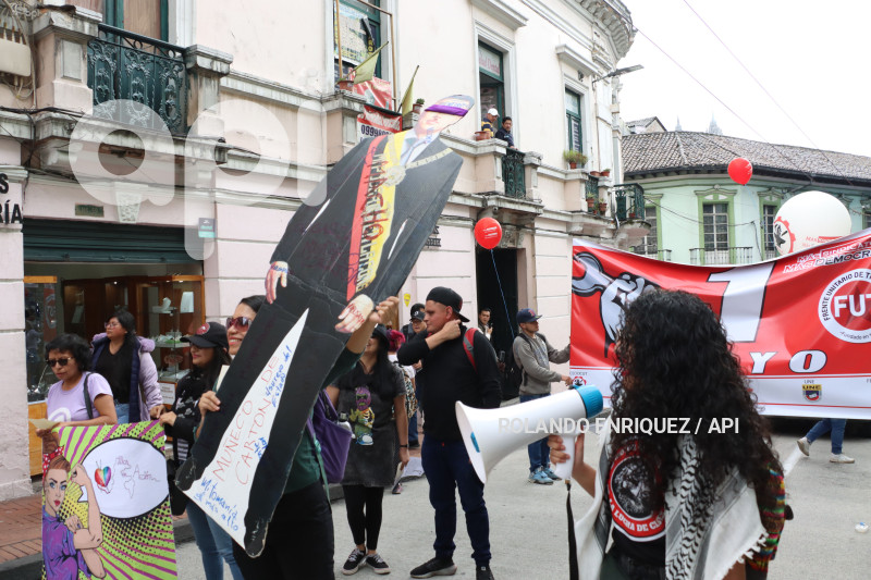 QUITO MARCHA 1 DE MAYO