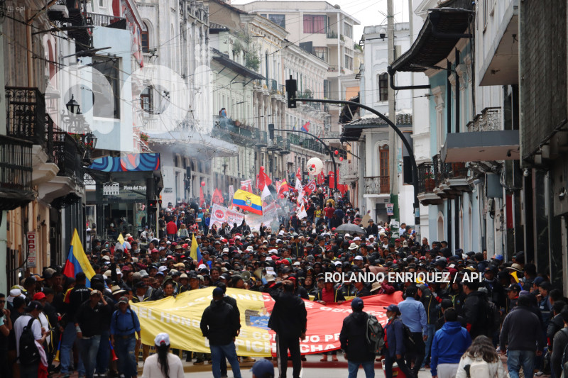 QUITO MARCHA 1 DE MAYO