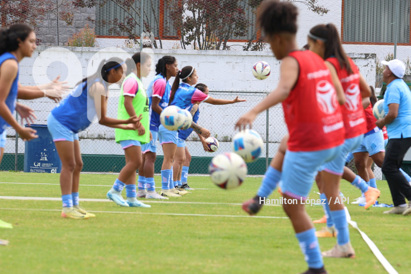 FBL-SUPERLIGA-FEMENINA-ECUABET-VINOTINTO-MACARÁ