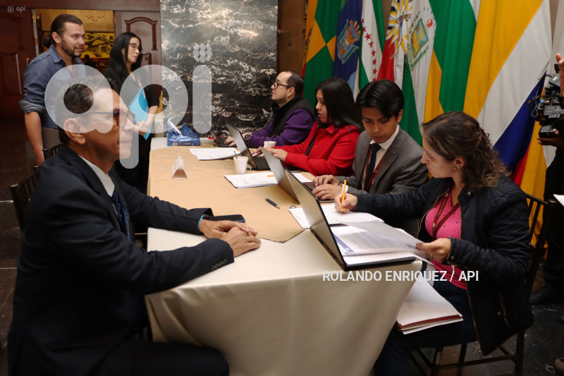 ASAMBLEISTAS REELECTOS Y NUEVOS PRESENTAN DOCUMENTOS