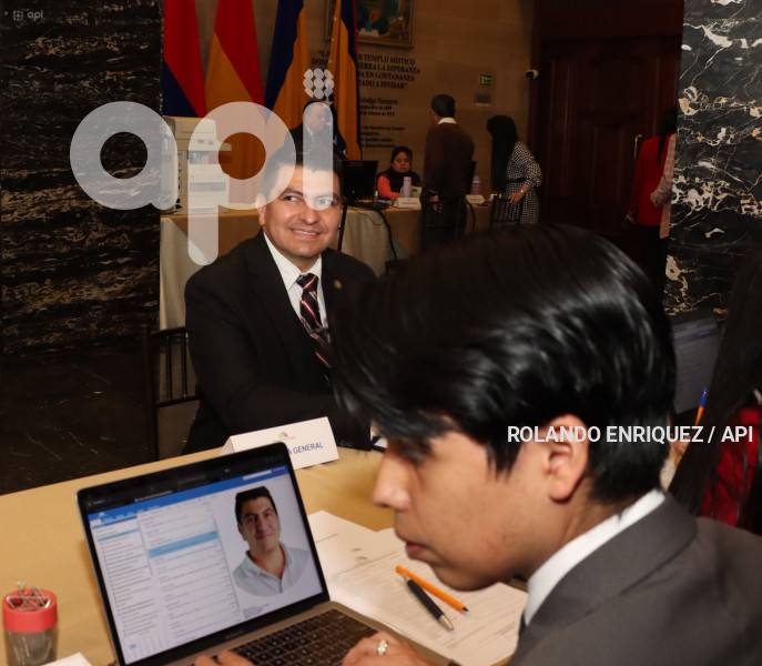 ASAMBLEISTAS REELECTOS Y NUEVOS PRESENTAN DOCUMENTOS