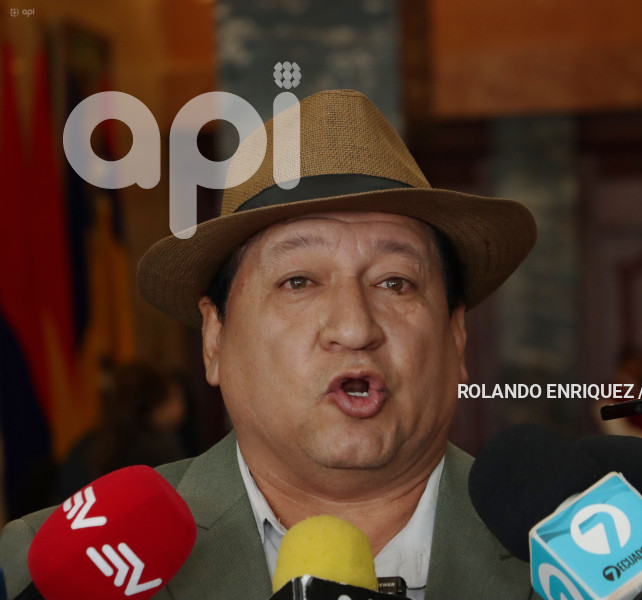 ASAMBLEISTAS REELECTOS Y NUEVOS PRESENTAN DOCUMENTOS