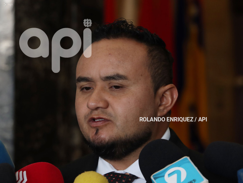 ASAMBLEISTAS REELECTOS Y NUEVOS PRESENTAN DOCUMENTOS