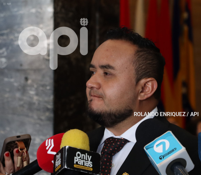ASAMBLEISTAS REELECTOS Y NUEVOS PRESENTAN DOCUMENTOS