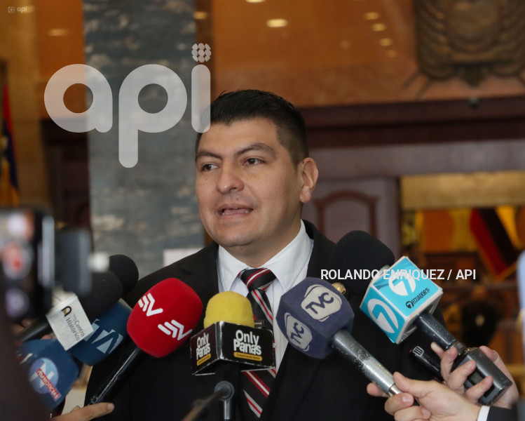 ASAMBLEISTAS REELECTOS Y NUEVOS PRESENTAN DOCUMENTOS