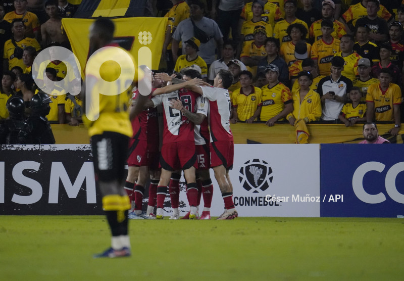 FBL-LIBERTADORES-BARCELONA-RIVER PLATE