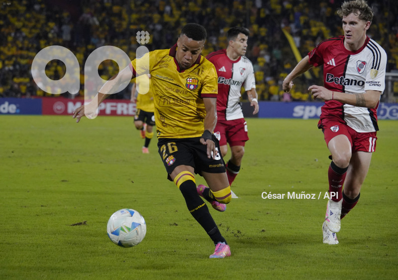 FBL-LIBERTADORES-BARCELONA-RIVER PLATE