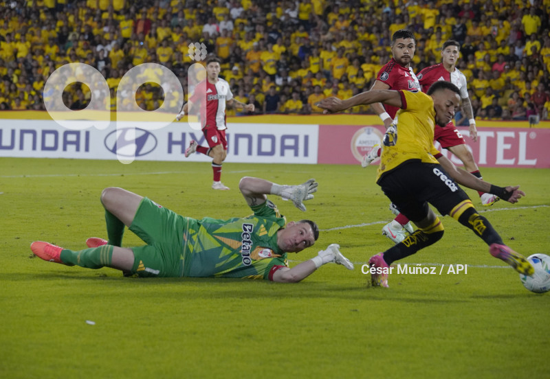 FBL-LIBERTADORES-BARCELONA-RIVER PLATE