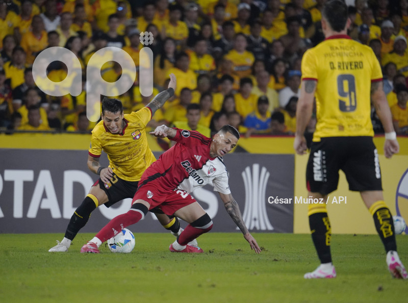 FBL-LIBERTADORES-BARCELONA-RIVER PLATE