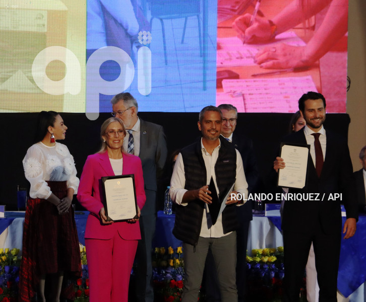 ENTREGA CREDENCIALES ASAMBLEISTAS NACIONALES