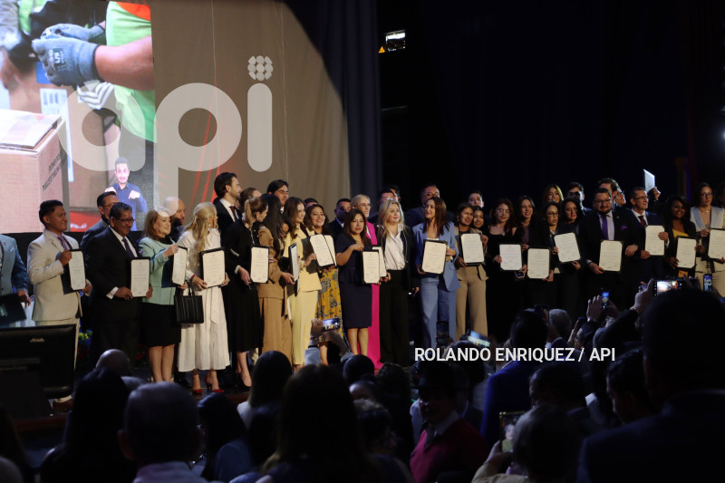 ENTREGA CREDENCIALES ASAMBLEISTAS NACIONALES