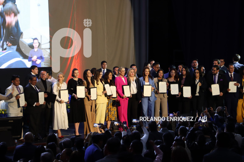 ENTREGA CREDENCIALES ASAMBLEISTAS NACIONALES