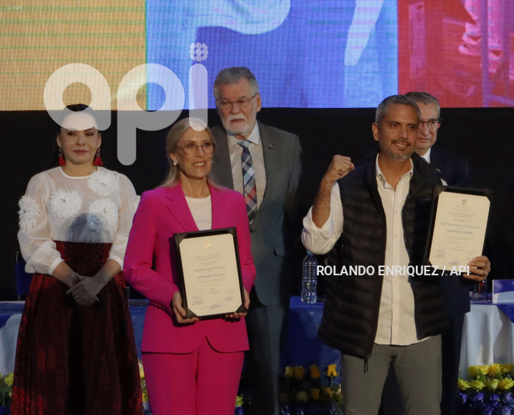 ENTREGA CREDENCIALES ASAMBLEISTAS NACIONALES