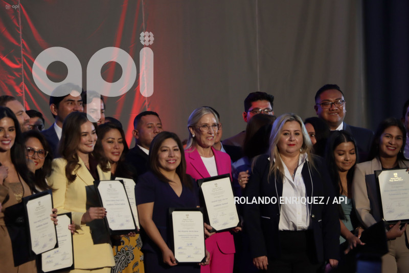 ENTREGA CREDENCIALES ASAMBLEISTAS NACIONALES