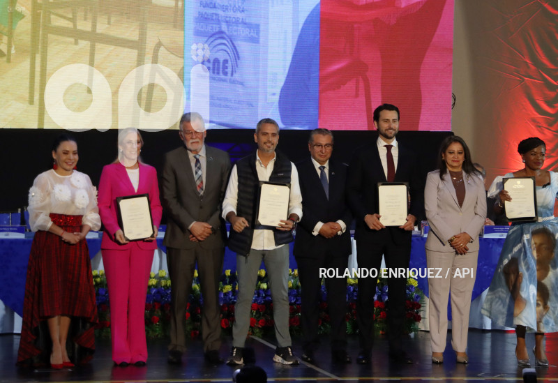 ENTREGA CREDENCIALES ASAMBLEISTAS NACIONALES