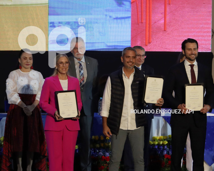 ENTREGA CREDENCIALES ASAMBLEISTAS NACIONALES