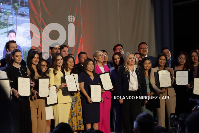 ENTREGA CREDENCIALES ASAMBLEISTAS NACIONALES