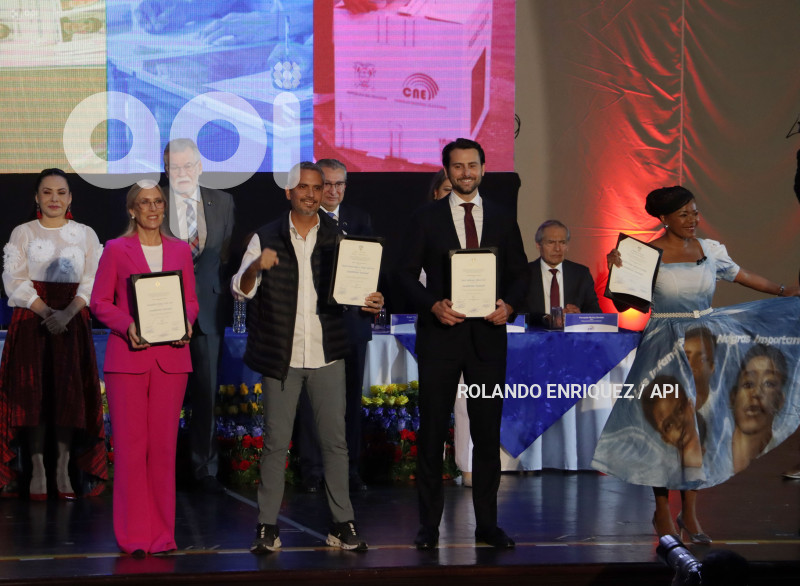 ENTREGA CREDENCIALES ASAMBLEISTAS NACIONALES