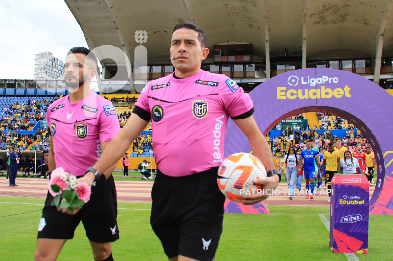 FBL LIGA PRO U CATOLICA VS BARCELONA