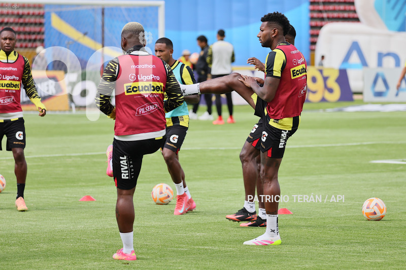 FBL LIGA PRO U CATOLICA VS BARCELONA