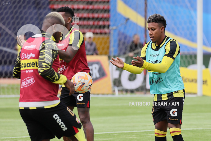 FBL LIGA PRO U CATOLICA VS BARCELONA