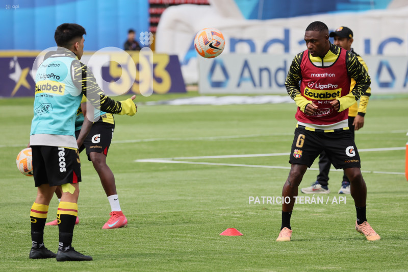 FBL LIGA PRO U CATOLICA VS BARCELONA
