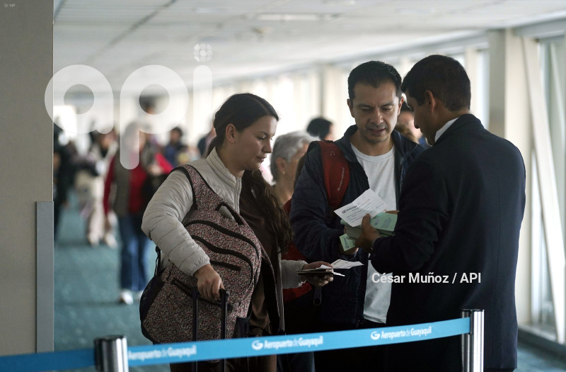 GYE-CERTIFICADO VACUNA AEROPUERTO