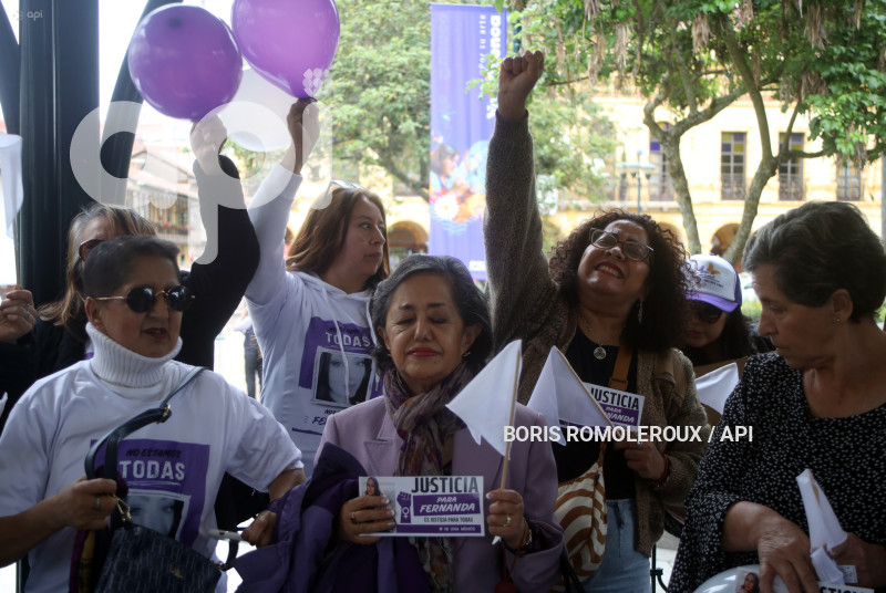 CUENCA-PLANTON-POR MUERTE MARIA FERNANDA LOPEZ