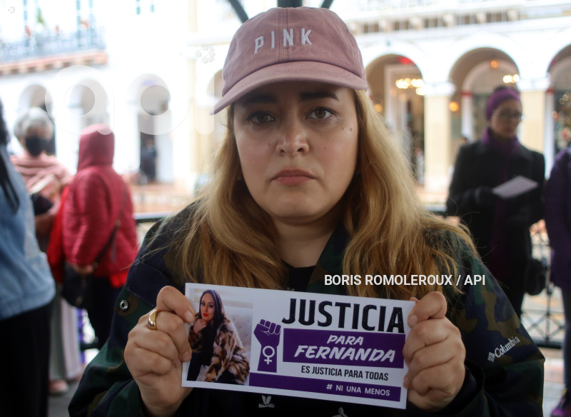 CUENCA-PLANTON-POR MUERTE MARIA FERNANDA LOPEZ